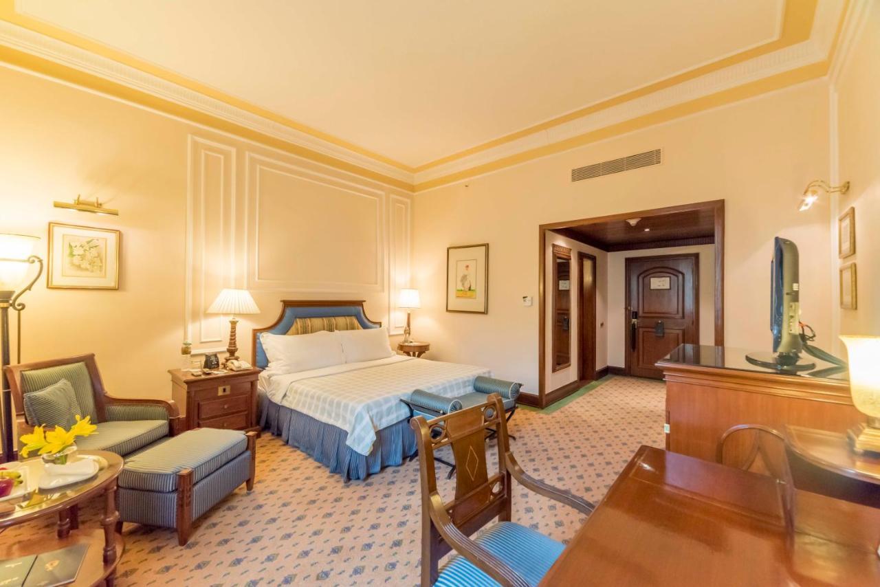 Hotel The Oberoi Grand Kalkuta Zewnętrze zdjęcie A room at the Taj Mahal Palace